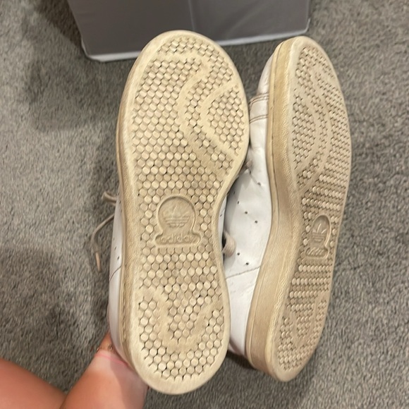 White Adidas Stan Smith with red back - Picture 4 of 4